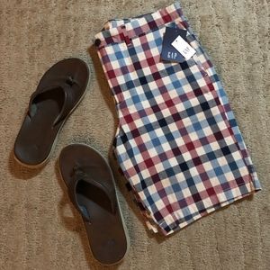 GAP Mens 10" Short / Red & Navy Plaid / Size: 34